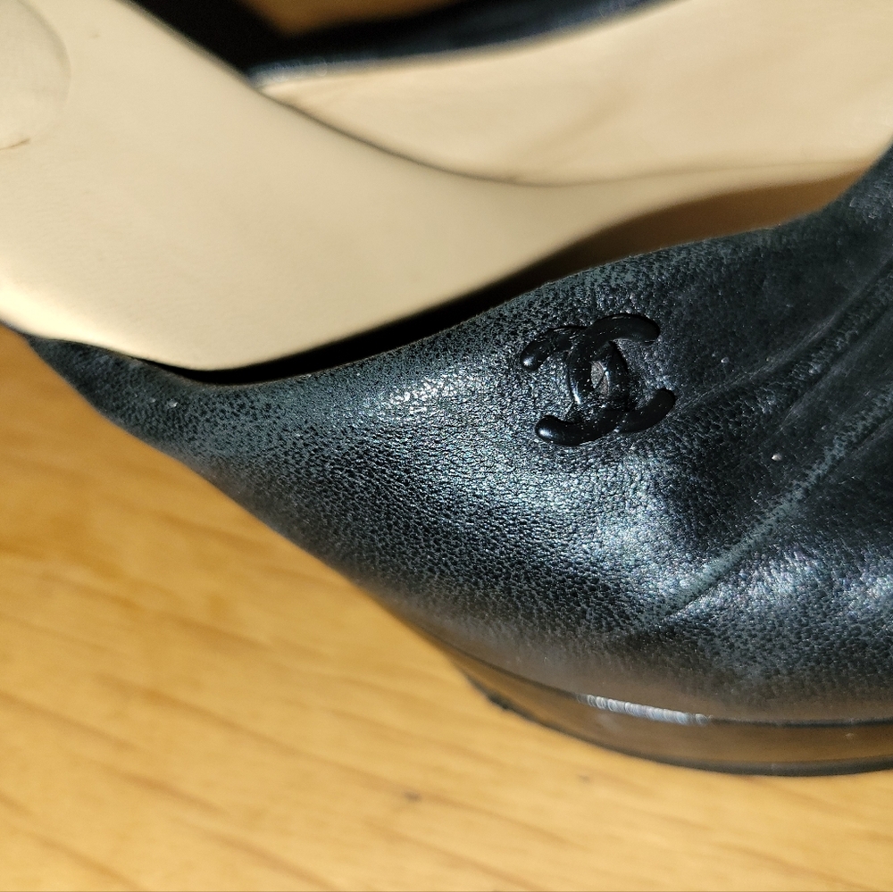 CHANEL kitten heels in Black - Picture 4 of 13